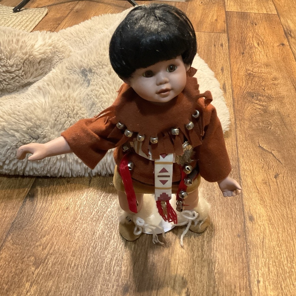 VTG Danbury Mint LITTLE EAGLE DANCER‎ 12" Porcelain Doll by Elke Hutchens Stand